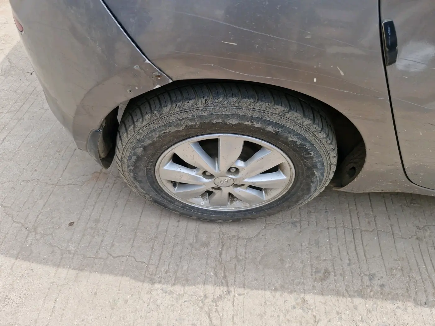 2014 Hyundai i20 SPORTZ 1.2, CNG, Manual, 1,61,277 km, tyre