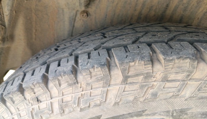 2018 Mahindra TUV300 T10, Diesel, Manual, 98,245 km, tyre