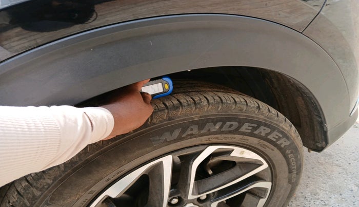 2023 KIA CARENS PRESTIGE PLUS 1.4 PETROL 7 STR, Petrol, Manual, 9,835 km, tyre