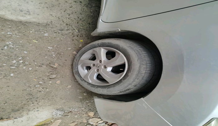 2016 Honda City 1.5L I-VTEC V MT, Petrol, Manual, 1,02,429 km, tyre