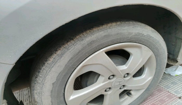 2016 Honda City 1.5L I-VTEC V MT, Petrol, Manual, 1,02,429 km, tyre