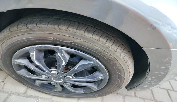 2014 Volkswagen Polo COMFORTLINE 1.2L, Diesel, Manual, 1,28,868 km, tyre