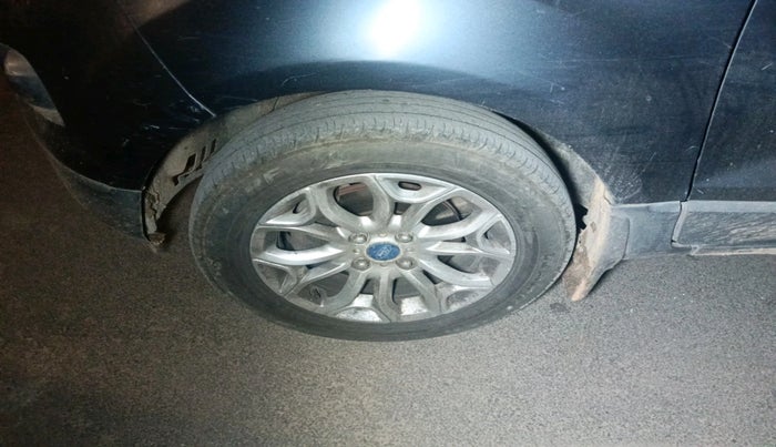 2013 Ford Ecosport TITANIUM 1.5L DIESEL (OPT), Diesel, Manual, 1,28,130 km, tyre