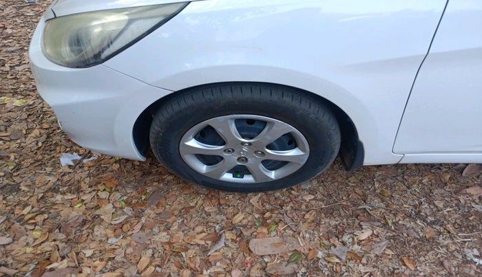 2014 Hyundai Verna FLUIDIC 1.4 CRDI, Diesel, Manual, 1,97,824 km, tyre