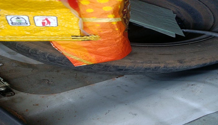 2014 Hyundai Verna FLUIDIC 1.4 CRDI, Diesel, Manual, 1,97,824 km, tyre