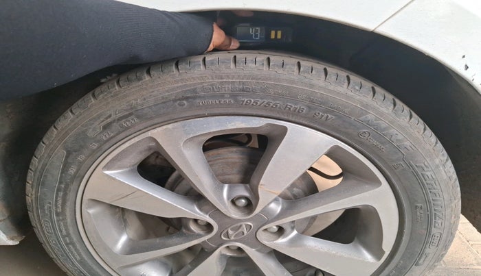 2015 Hyundai Elite i20 ASTA 1.2, CNG, Manual, 1,22,171 km, tyre