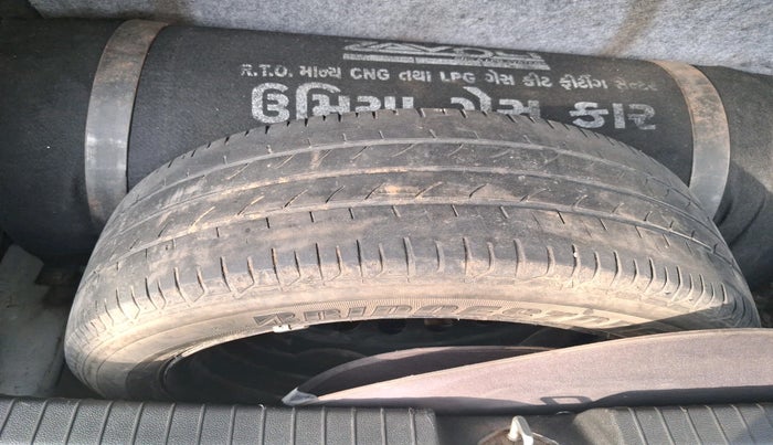 2015 Hyundai Elite i20 ASTA 1.2, CNG, Manual, 1,22,171 km, tyre