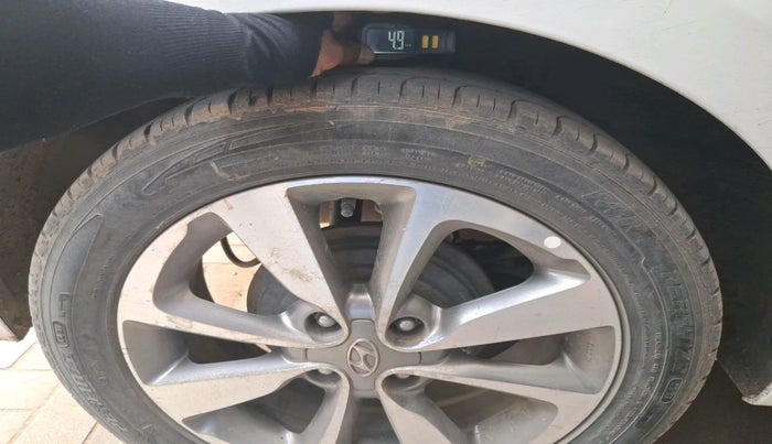 2015 Hyundai Elite i20 ASTA 1.2, CNG, Manual, 1,22,171 km, tyre