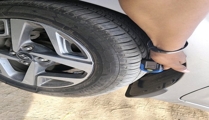 2020 Hyundai AURA SX PLUS 1.2 AMT, Petrol, Automatic, 69,963 km, tyre