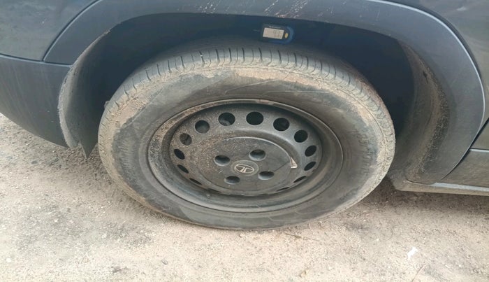 2024 Tata PUNCH PURE MT, Petrol, Manual, 61,802 km, tyre