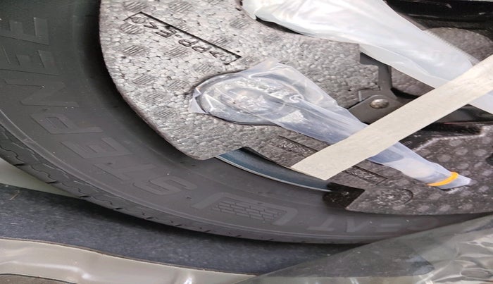 2024 Mahindra XUV 3XO AX5 1.2 L TCMPFI AT, Petrol, Automatic, 8,051 km, tyre