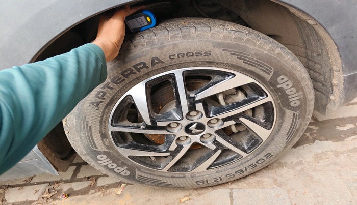 2024 Mahindra XUV 3XO AX5 1.2 L TCMPFI AT, Petrol, Automatic, 8,051 km, tyre