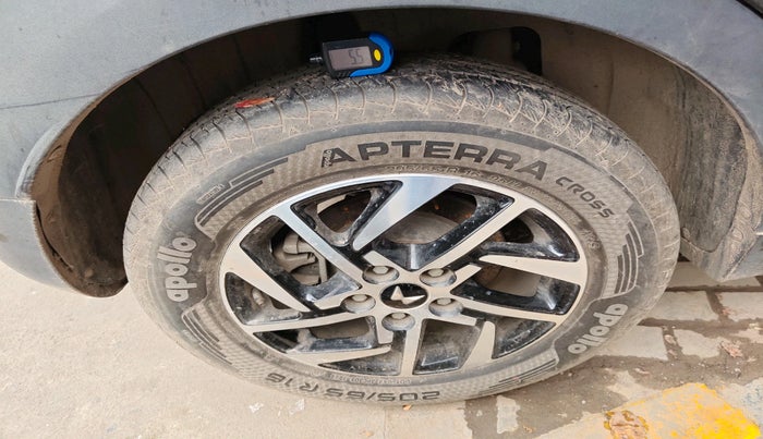 2024 Mahindra XUV 3XO AX5 1.2 L TCMPFI AT, Petrol, Automatic, 8,051 km, tyre