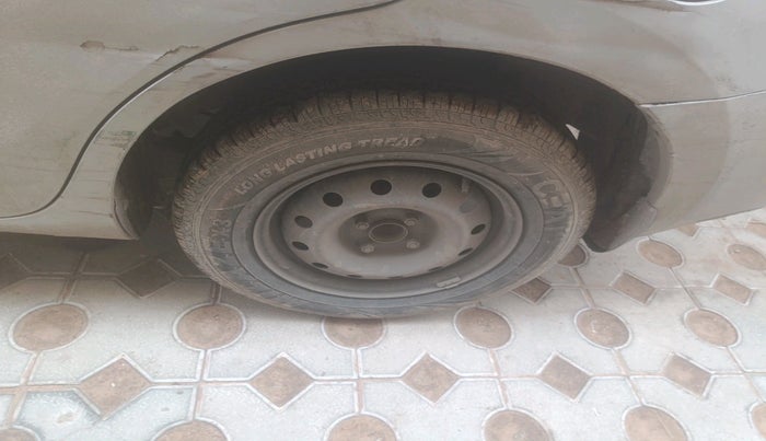 2017 Maruti Dzire VXI, Petrol, Manual, 1,72,097 km, tyre