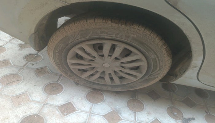 2017 Maruti Dzire VXI, Petrol, Manual, 1,72,097 km, tyre