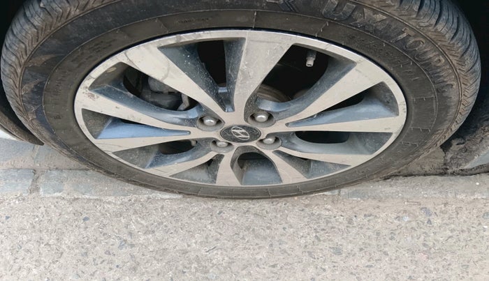 2013 Hyundai Verna FLUIDIC 1.6 CRDI SX, Diesel, Manual, 1,33,286 km, tyre