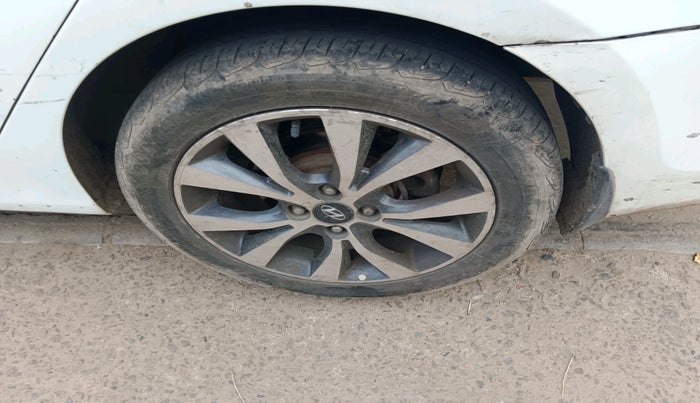 2013 Hyundai Verna FLUIDIC 1.6 CRDI SX, Diesel, Manual, 1,33,286 km, tyre