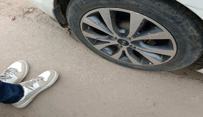 2013 Hyundai Verna FLUIDIC 1.6 CRDI SX, Diesel, Manual, 1,33,286 km, tyre