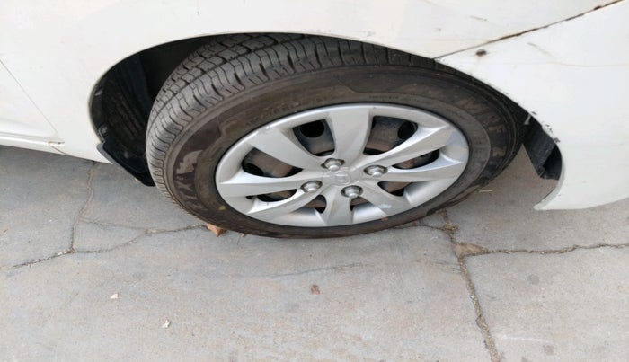 2013 Hyundai Eon MAGNA +, Petrol, Manual, 33,520 km, tyre