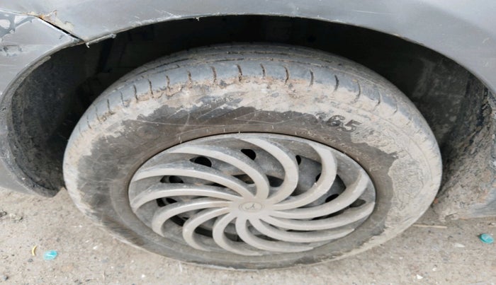 2016 Maruti Swift VXI, Petrol, Manual, 85,302 km, tyre