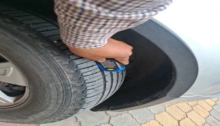 2013 Mahindra XUV500 W6, Diesel, Manual, 1,27,379 km, tyre