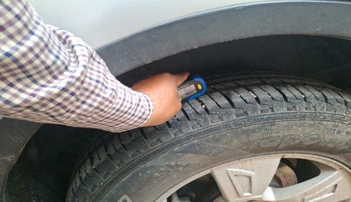 2013 Mahindra XUV500 W6, Diesel, Manual, 1,27,379 km, tyre