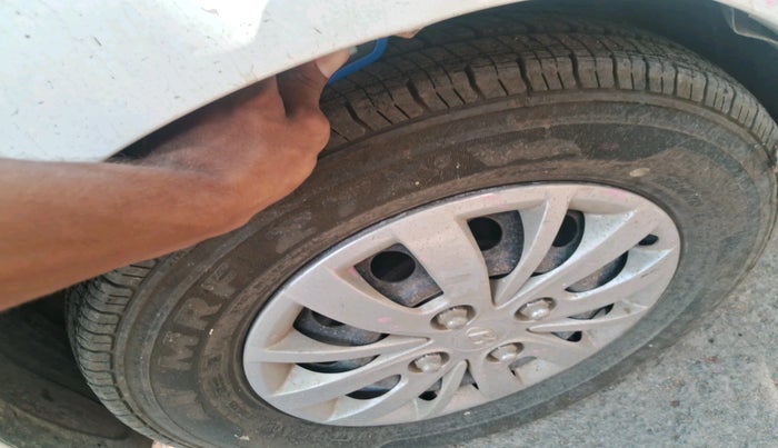 2015 Hyundai i10 SPORTZ 1.1, Petrol, Manual, 73,354 km, tyre