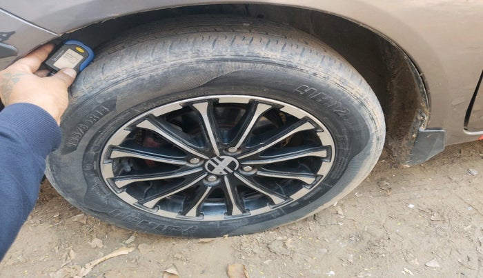 2013 Honda Brio VX AT, Petrol, Automatic, 70,292 km, tyre