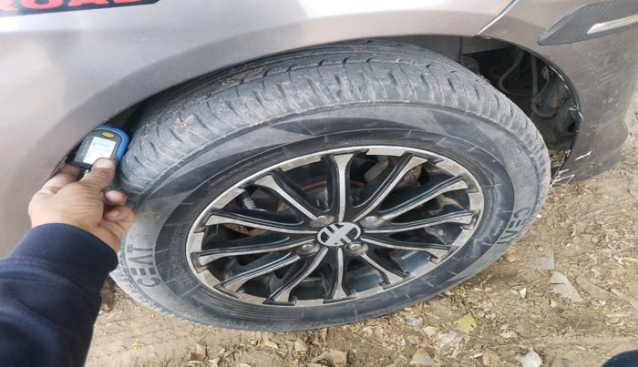 2013 Honda Brio VX AT, Petrol, Automatic, 70,292 km, tyre