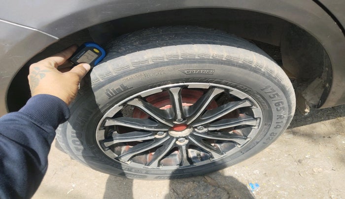 2013 Honda Brio VX AT, Petrol, Automatic, 70,292 km, tyre