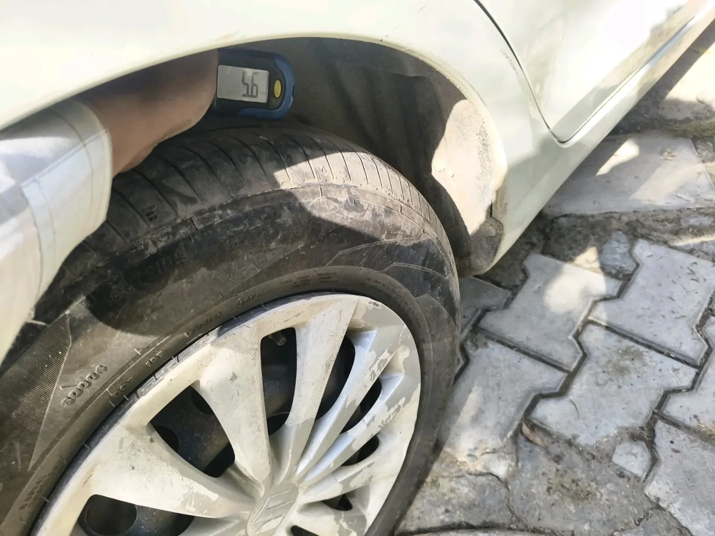2015 Maruti Swift Dzire VDI, Diesel, Manual, 1,77,500 km, tyre