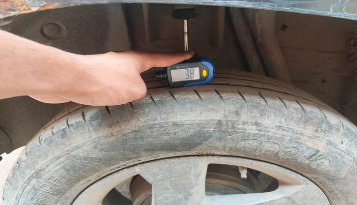 2016 Renault Duster 85 PS RXL DIESEL EXPLORE LE, Diesel, Manual, 1,34,355 km, tyre