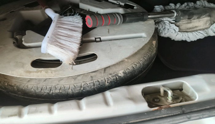 2012 Hyundai Eon ERA + LPG, Petrol, Manual, 68,512 km, tyre