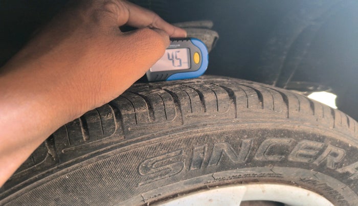 2005 Hyundai Accent GLS 1.6, Petrol, Manual, 64,263 km, tyre