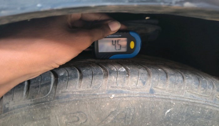 2005 Hyundai Accent GLS 1.6, Petrol, Manual, 64,263 km, tyre