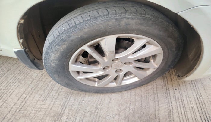 2012 Maruti Swift ZXI, Petrol, Manual, 1,56,400 km, tyre