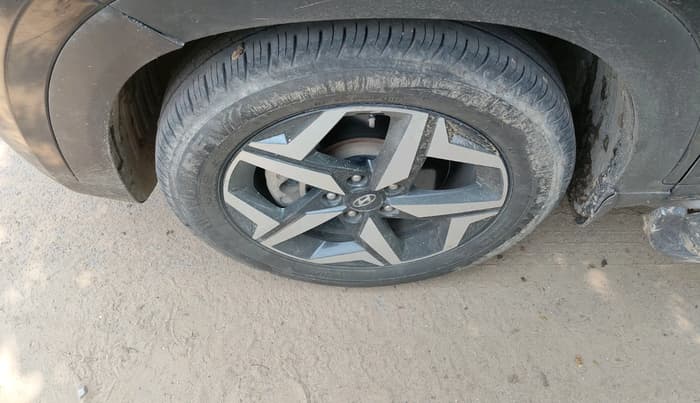 2022 Hyundai ALCAZAR 1.5 PRESTIGE EXE 6S, Diesel, Manual, 1,00,113 km, tyre