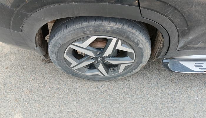 2022 Hyundai ALCAZAR 1.5 PRESTIGE EXE 6S, Diesel, Manual, 1,00,113 km, tyre