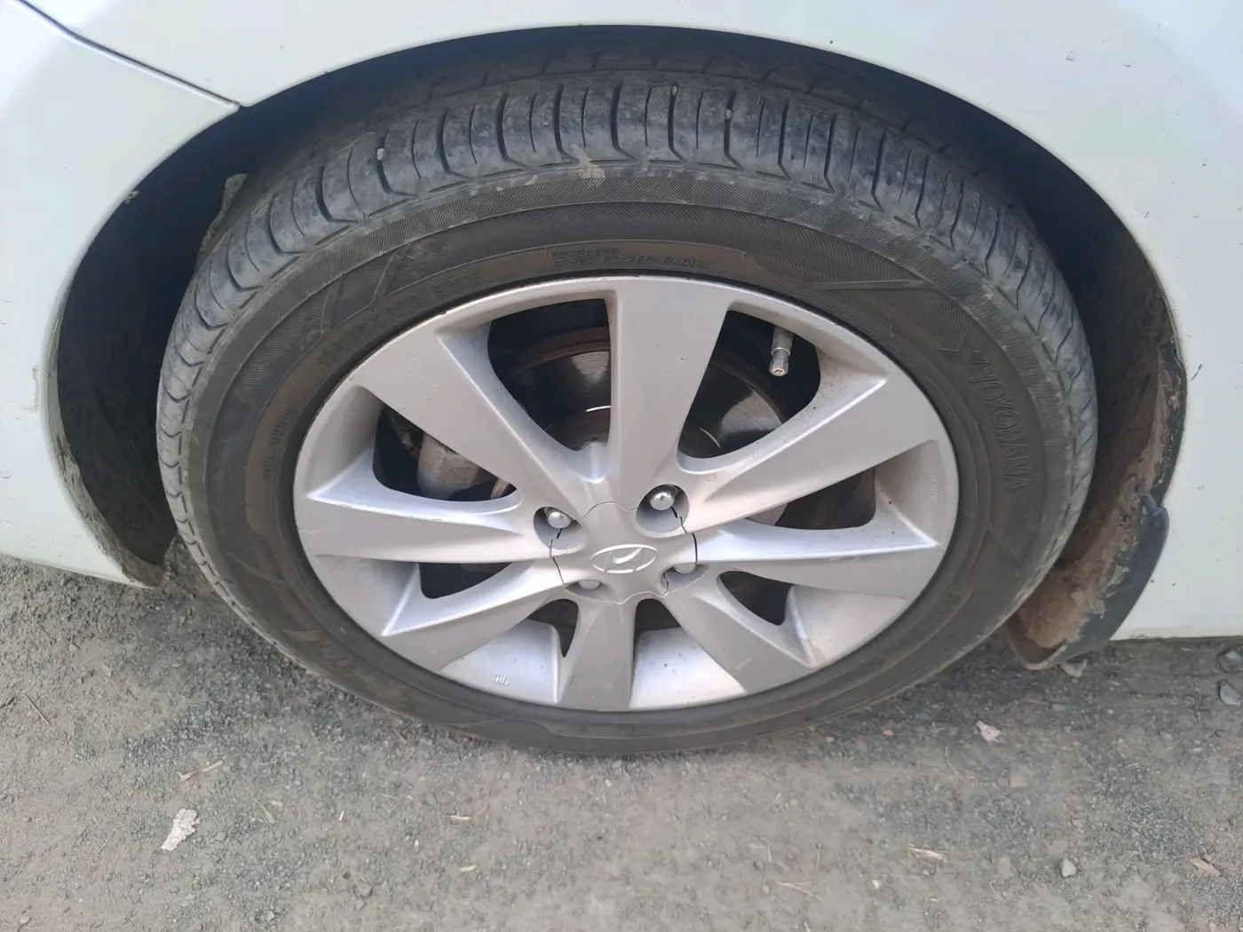 2012 Hyundai Verna FLUIDIC 1.6 CRDI SX, Diesel, Manual, 1,15,210 km, tyre