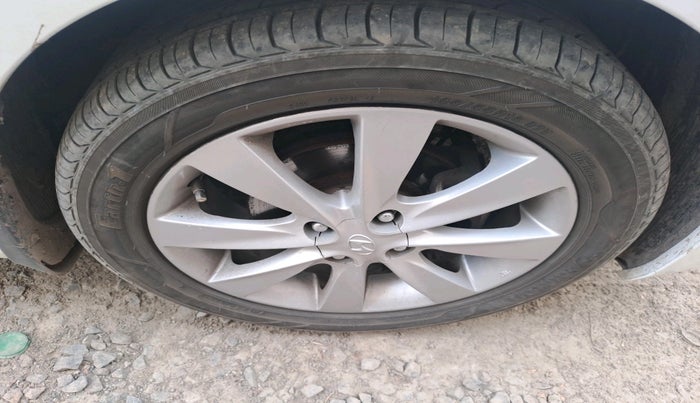 2012 Hyundai Verna FLUIDIC 1.6 CRDI SX, Diesel, Manual, 1,15,210 km, tyre