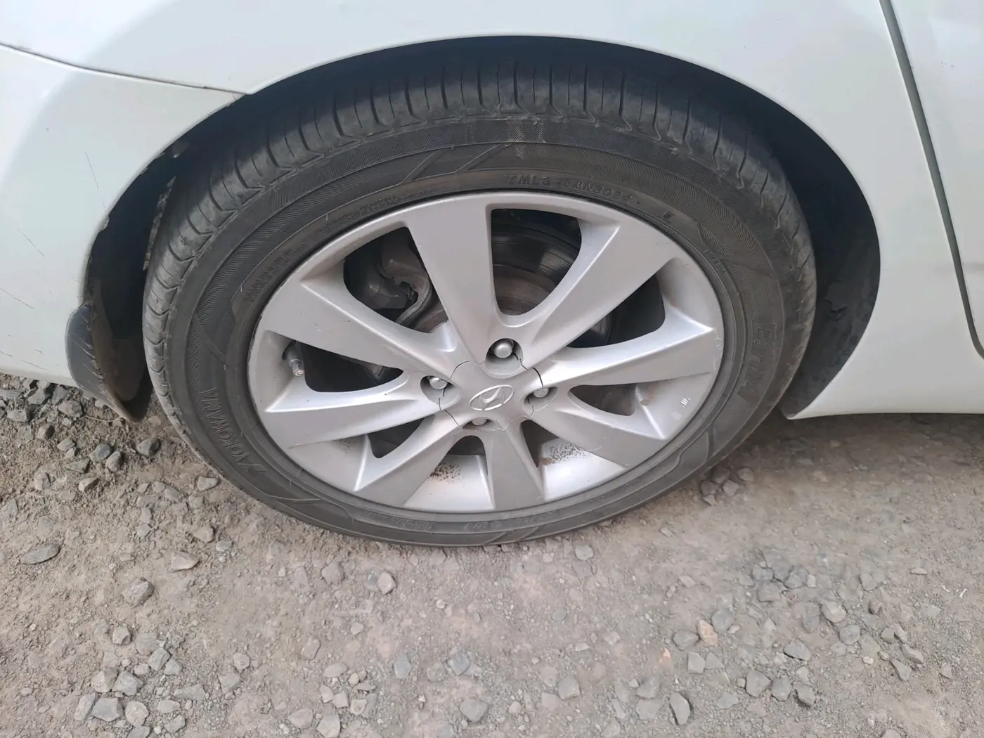 2012 Hyundai Verna FLUIDIC 1.6 CRDI SX, Diesel, Manual, 1,15,210 km, tyre