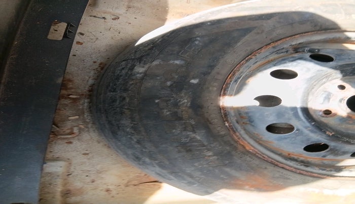 2011 Maruti Swift Dzire VXI, CNG, Manual, 1,26,962 km, tyre