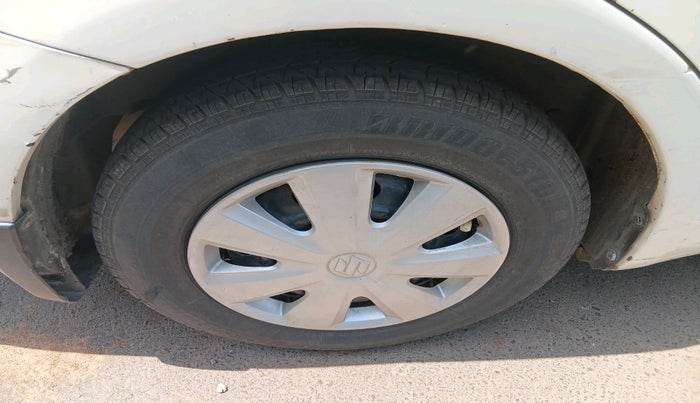 2011 Maruti Swift Dzire VXI, CNG, Manual, 1,26,962 km, tyre