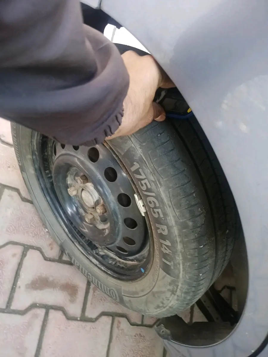 2011 Maruti Wagon R 1.0 VXI, Petrol, Manual, 1,34,990 km, tyre