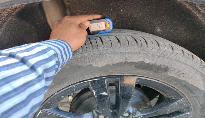 2019 Maruti Vitara Brezza ZDI, Diesel, Manual, 89,833 km, tyre