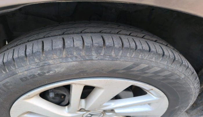 2016 Honda Jazz 1.2L I-VTEC V AT, Petrol, Automatic, 80,359 km, tyre