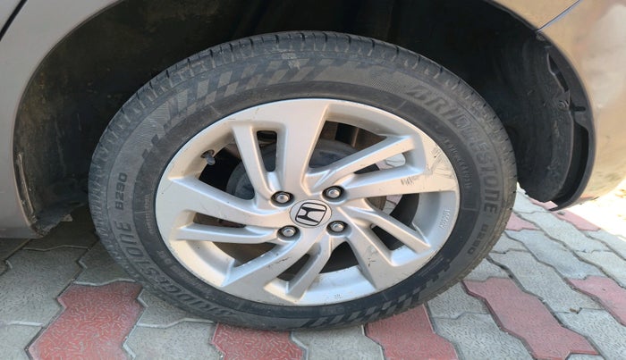 2016 Honda Jazz 1.2L I-VTEC V AT, Petrol, Automatic, 80,359 km, tyre