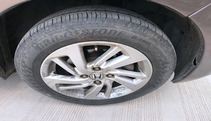 2016 Honda Jazz 1.2L I-VTEC V AT, Petrol, Automatic, 80,359 km, tyre