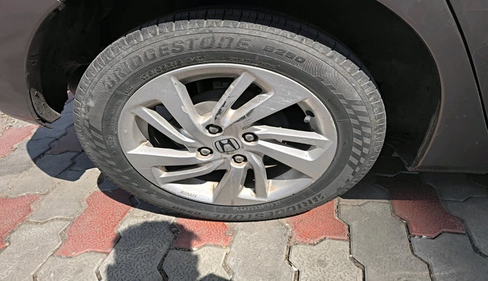 2016 Honda Jazz 1.2L I-VTEC V AT, Petrol, Automatic, 80,359 km, tyre