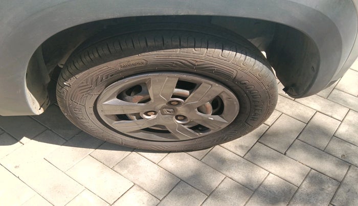 2016 Renault Kwid RXT 1.0 AMT (O), Petrol, Automatic, 1,02,762 km, tyre